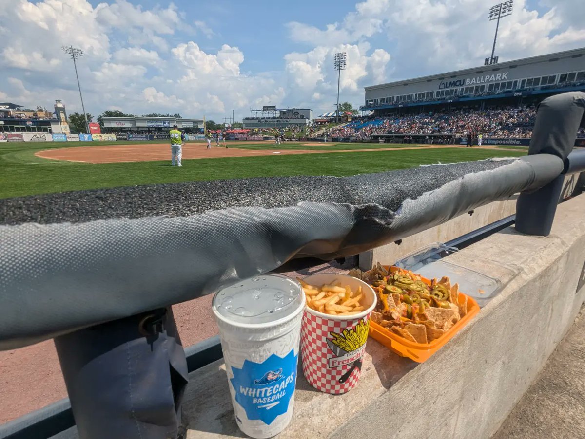 emvmiller's tweet photo. Perfect day for a Calveras game!⚾💀 Last day of summer 😭 @wmwhitecaps #capscam #wcaps https://t.co/pxvVxMskIu