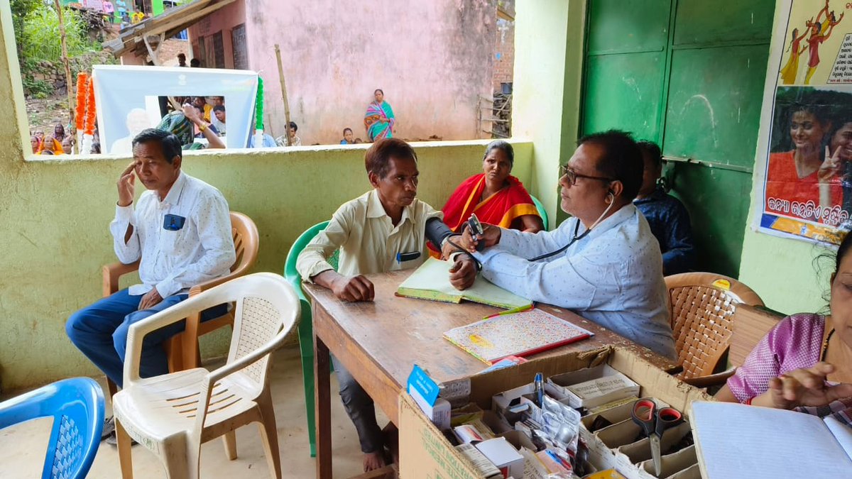 LPuttasing's tweet photo. IEC &amp; Benefit Saturation Camp, Day-II, at Gundurugaon orgainised by LSDA, Puttasing.  400+ participants from Lanjia Soura PVTG community, Sickle Sell Testing, Caste-Certificate application collection, Free Medical Tests conducted.
#PMJANMANOdisha
#EmpoweringTribalsViksitOdisha https://t.co/vck2O9BaBa