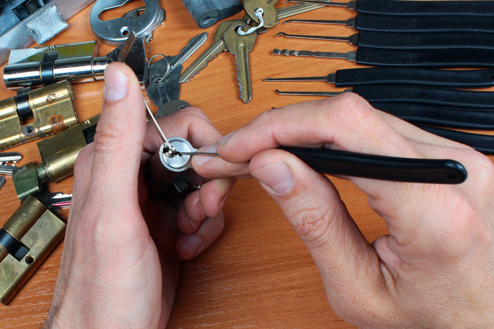lockrightuk's tweet photo. Are you Looking for a reliable, local locksmith  who covers Macclesfield? We offer 24/7 support to our customers, ensuring that whatever your needs.  #locksmiths #localLocksmith #keycutting #LockSnapping  #VulnerableLocks #lockpicking  #Macclesfield https://t.co/wBeBf1jDKr https://t.co/WcOJPkPHWd