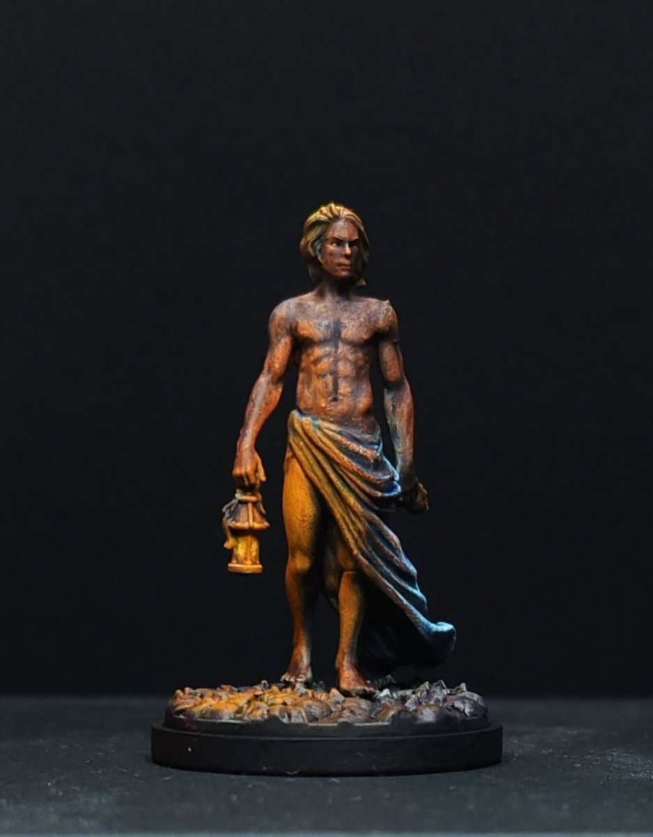 KDM was one of the reasons I wanted to learn how to minipaint.The Box patiently waited in storage for 5 years, and last weekend, I found myself with nothing #warhammer related in need of paint and an urge to start this lantern-lit journey.
#kdm #kingdomdeathmonster #minipainting