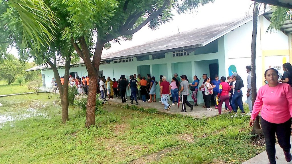 OrlenysOV's tweet photo. ¡Solo en Venezuela!

A menos de un mes de la elección presidencial, Venezuela vuelve a las urnas para elegir los Proyectos Comunales que serán financiados por el gobierno nacional en beneficio de las comunidades. 🗳🇻🇪

II Consulta Popular Nacional de Comunas. Democracia participativa y Protagónica. #25Ago