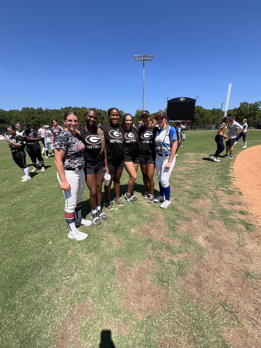 Wiley1Ava's tweet image. Thank you @UGASoftball @UGACoachTony @Syd_finch @chelsw20 @MikeDavo17 I enjoyed the camp and can’t wait for the next one. I’m so happy to represent @echsrebels and @ICWhitley GO DAWGS!!! ❤️🤍🖤