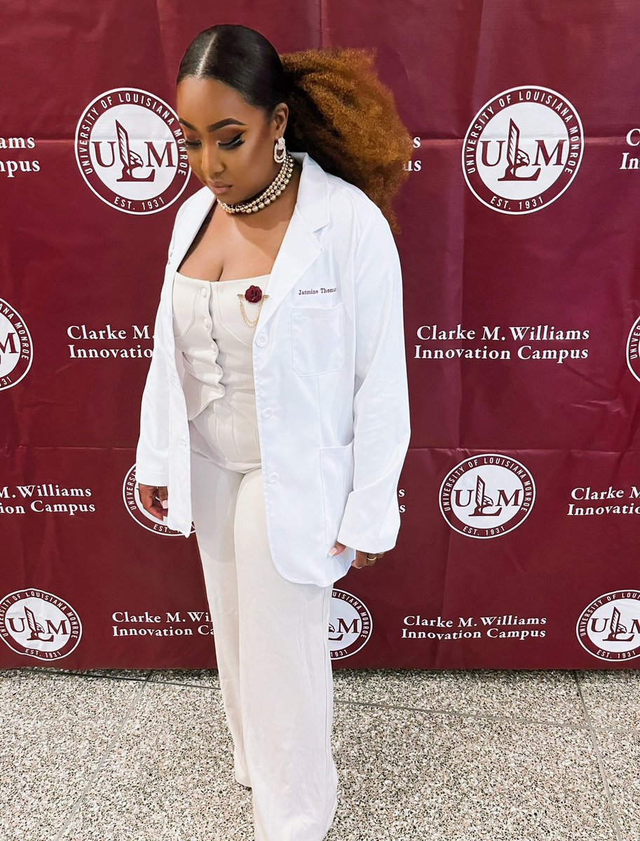 _JasmineSthomas's tweet photo. Beauty and elegance wrapped in a white coat 🥼🤍 

#FuturePT #BlackwomeninPT #DrJasloading #whitecoat https://t.co/B46Nto57Oq