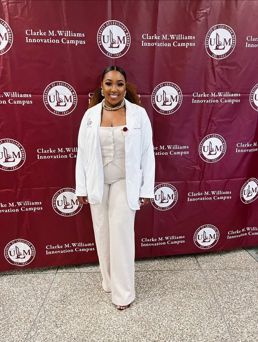 _JasmineSthomas's tweet photo. Beauty and elegance wrapped in a white coat 🥼🤍 

#FuturePT #BlackwomeninPT #DrJasloading #whitecoat https://t.co/B46Nto57Oq