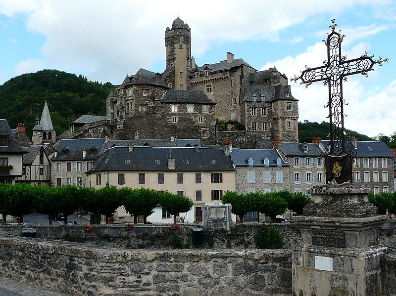 MonumentumFr's tweet photo. Château à #Estaing (#Aveyron) Première référence de la baronnie en 1028. Construction puis remaniements du château aux 15e, XVIe et XVIIe siècles. En 1789, le château n'échappe pas au vandalisme de la Révolutio...
Suite 👉 https://t.co/bfAcl7yLiI
#Patrimoine #MonumentHistorique https://t.co/vrTssDKzwl