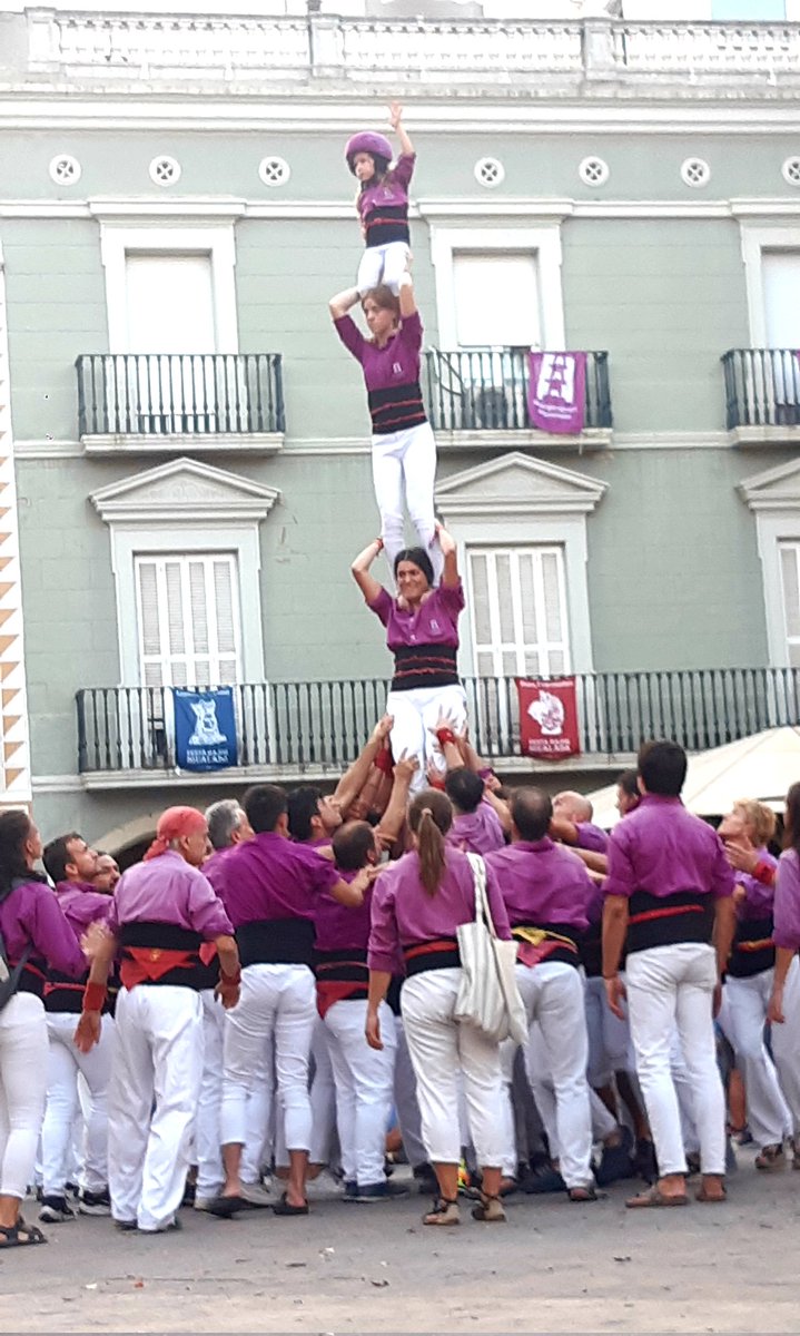 angelsoteras's tweet photo. #Igualada. #FestaMajor. #Cercavila. @moixiganguers entrant a la plaça
#pilars #castellers https://t.co/nioogI9FrK