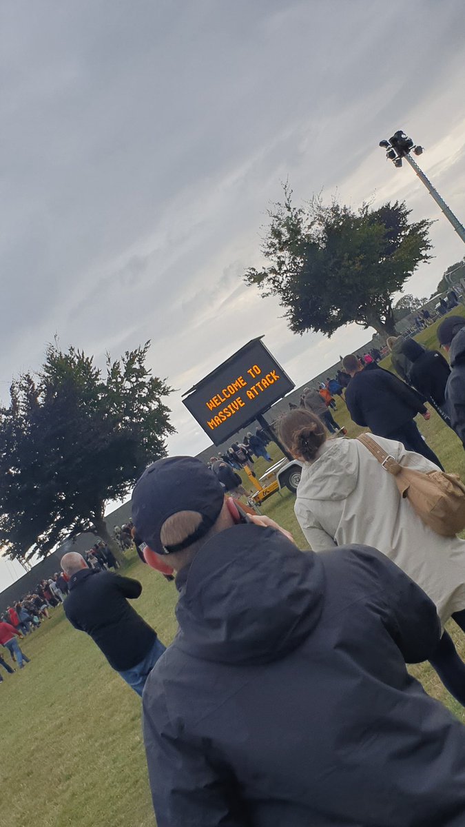 raisedbrow_1's tweet photo. Massive massive thank you to @MassiveAttackUK &amp; @BristolBpa for putting me and 50 other Palestine activists on their guest list🕊🇵🇸❤

What a day! 😍 https://t.co/64WxIuSXp7
