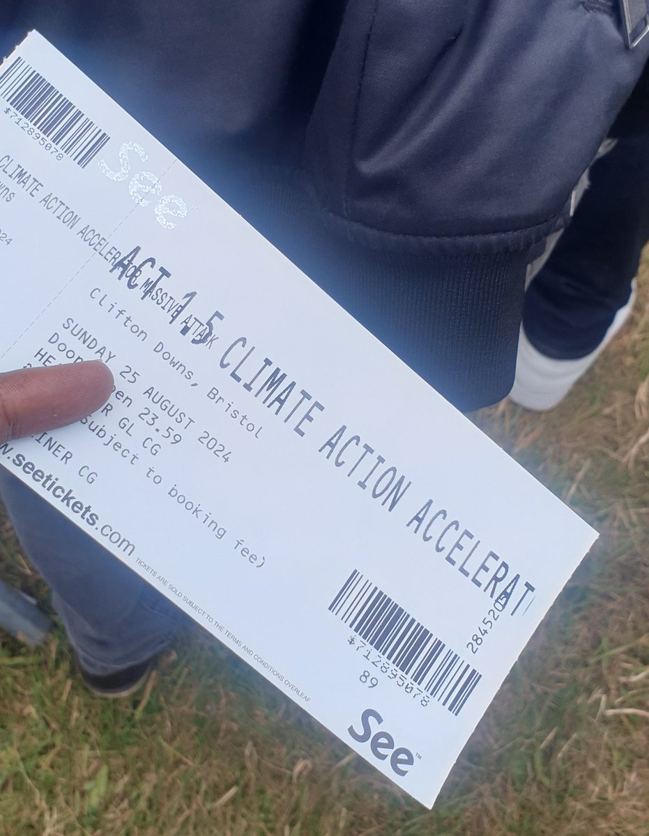 raisedbrow_1's tweet photo. Massive massive thank you to @MassiveAttackUK &amp; @BristolBpa for putting me and 50 other Palestine activists on their guest list🕊🇵🇸❤

What a day! 😍 https://t.co/64WxIuSXp7