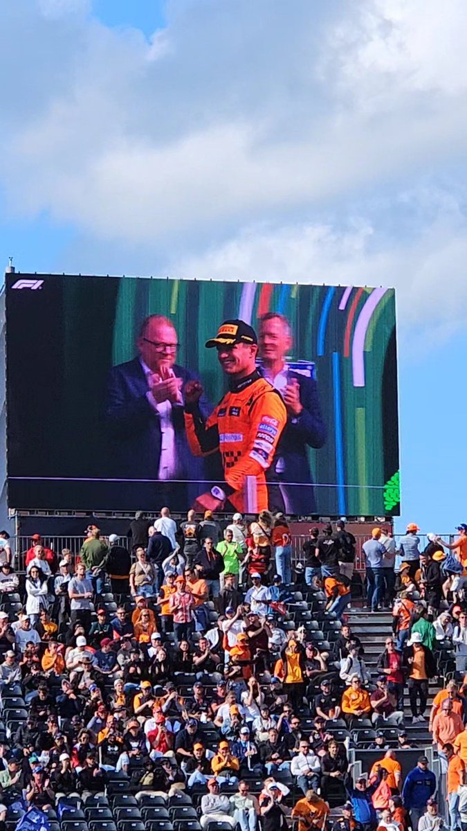 Pianoe82's tweet photo. Heb ik toch even mooi gemanifesteerd vandaag! 💪🏼😬
#DutchGP #F1 #LetsGoLando https://t.co/ej7tyWIjvP
