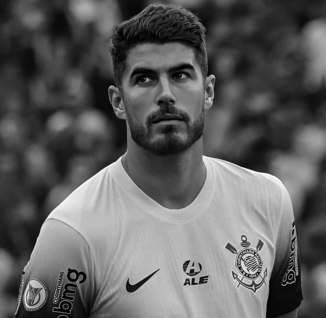 elyelsccp's tweet image. -25 milhões pela contratação 
- salário de 700 mil por mês 
- contratado até 31 de dezembro de 2028.

Parabéns Augusto Melo vc conseguiu fazer uma das piores contratações da história do Corinthians.