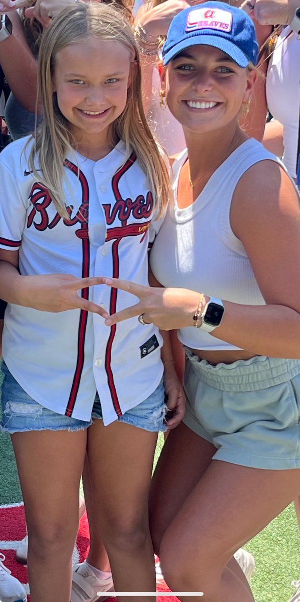 MeAndMommy9's tweet image. Help me find her! Maddie loved how sweet and caring she was! She made maddie feel like she was already apart of the girls! Thank you!!! #auburn#Wareagle #FYI #sorority #Adpi