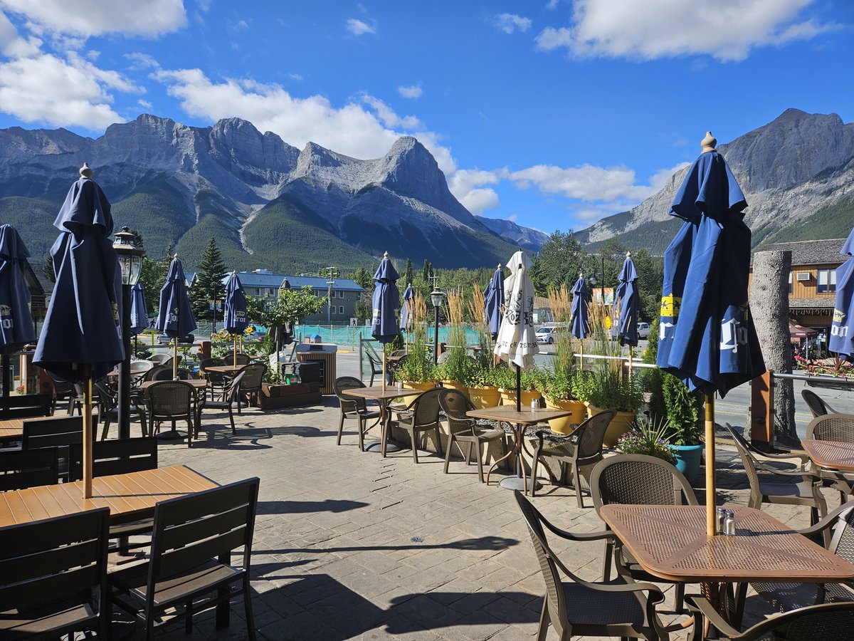 ☀️ Rise and shine! We're getting ready to open our beautiful patio for another amazing day. The sun is shining, the drinks are cold, and the vibes are 🔥. We hope to see your smiling face here soon! Let's make today unforgettable together. 🌸🍹