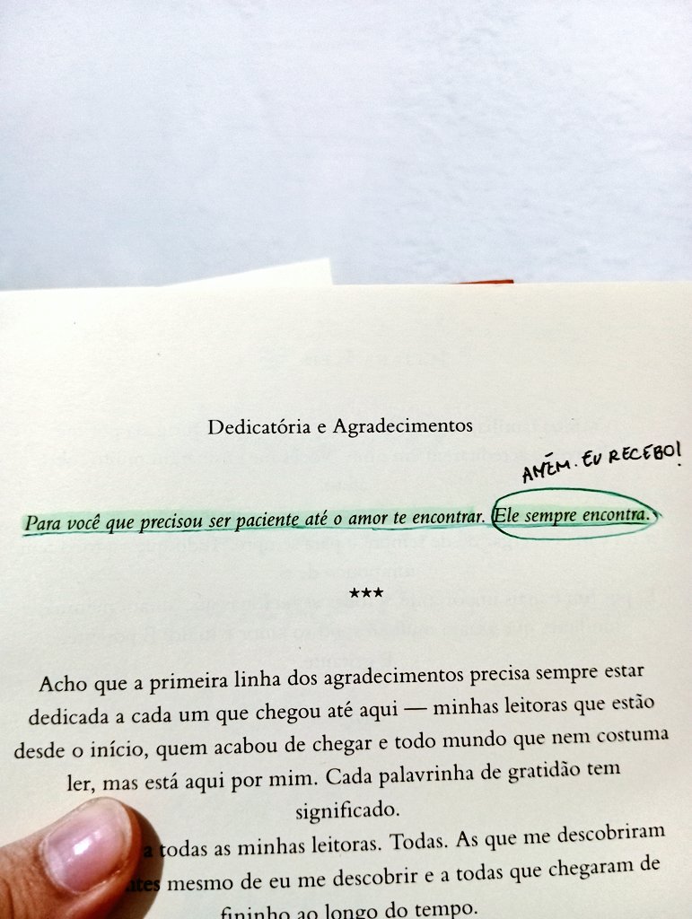 Lendo Sáficos tweet media