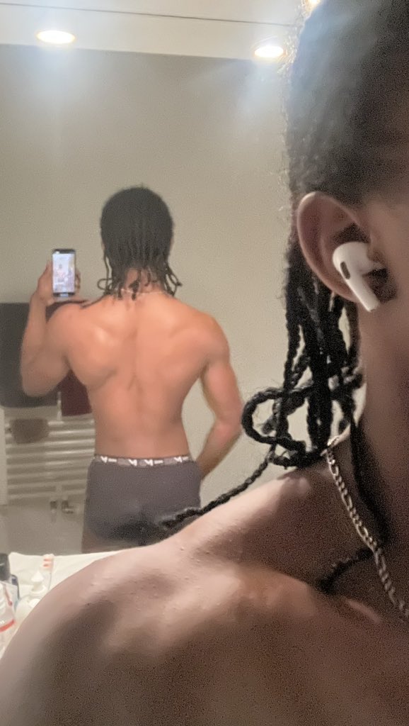 iS9kai's tweet photo. hey 👋🏾
#LGBTQIAEndOfSummer https://t.co/dJlTG3jrks