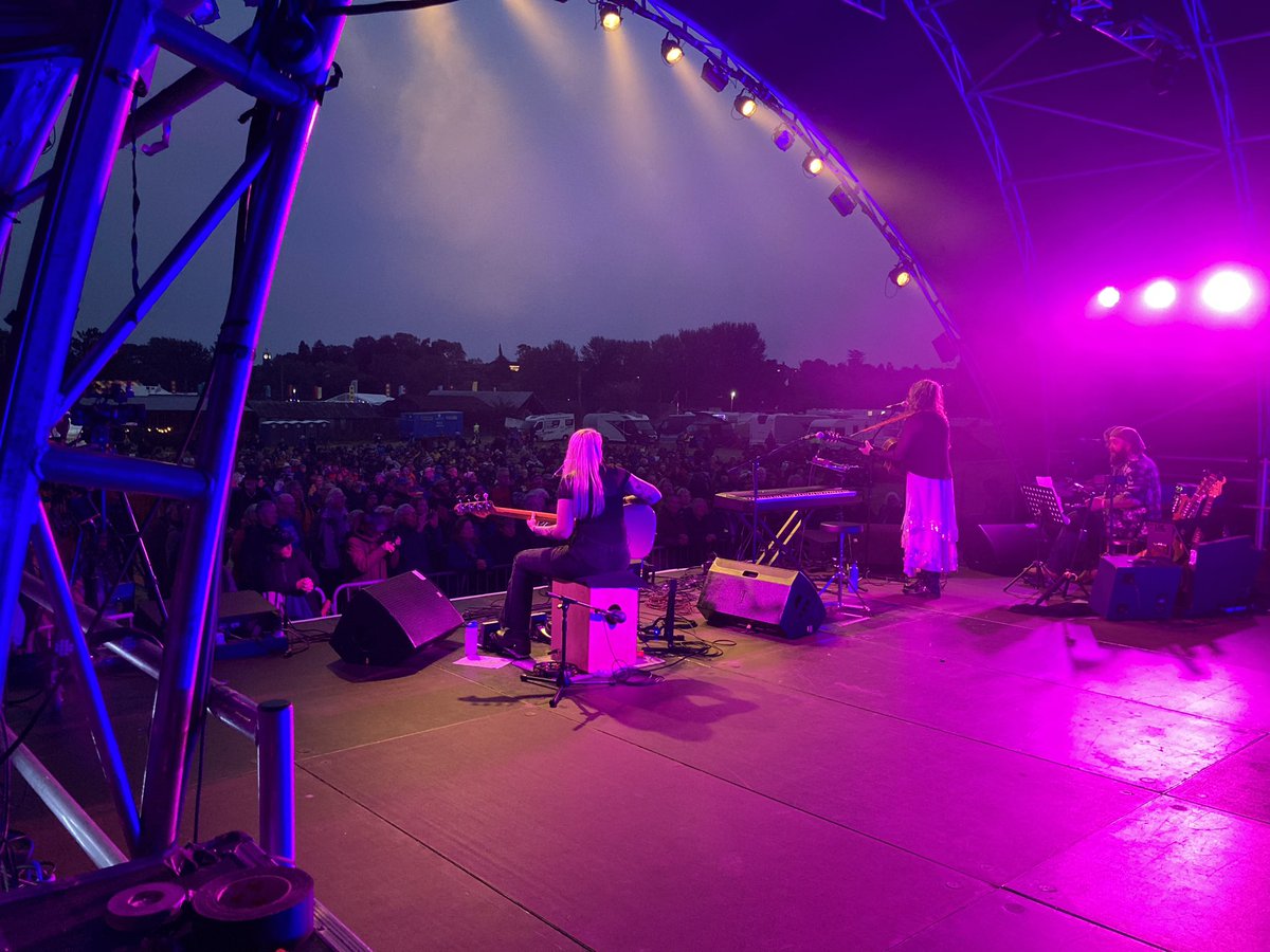 CazWhite_1's tweet photo. Watching @bncmusic @shrewsburyfolk as darkness falls …. https://t.co/3CQeZVGtPS