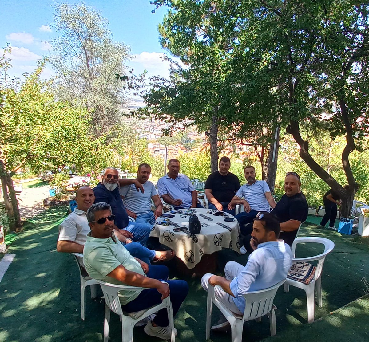 OmerFaruk_FIRAT's tweet photo. Asker Arkadaşlar ile Bu sene KÜTAHYA da buluştuk.
Tertipcilikten Uzun soluklu bir dostluğa
#askerlik #kıbrıs #paşaköy #Lefkoşa #Girne #tertip #Asker #Kütahya https://t.co/UpLmTLeA8e