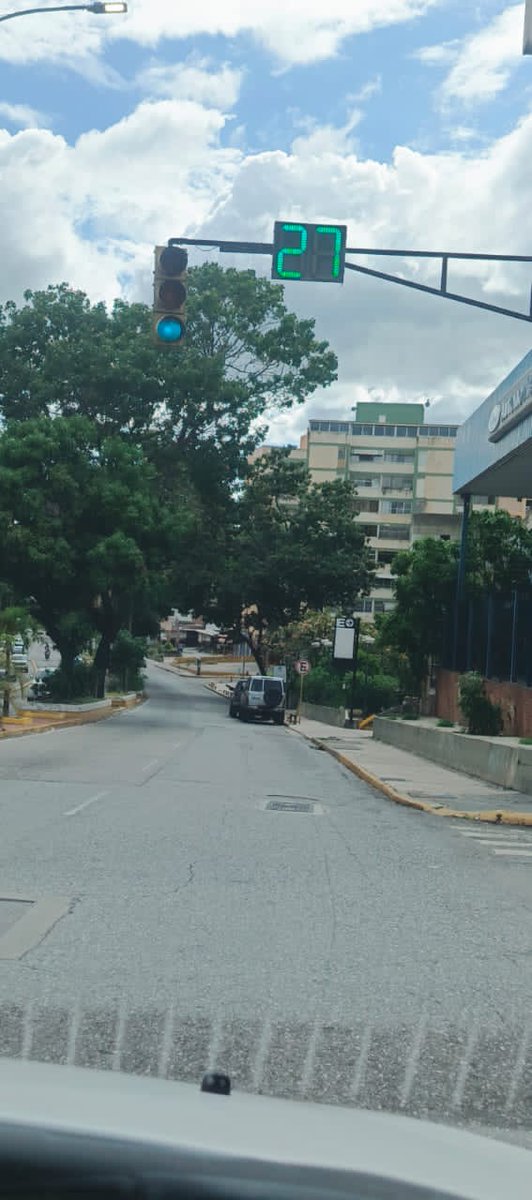 La periodista @carmelalongo vive en la avenida Rómulo Gallegos, edificio Centro Aloa.
Este martes #20Ago fue despedida de Últimas Noticias y hoy le están allanando su vivienda