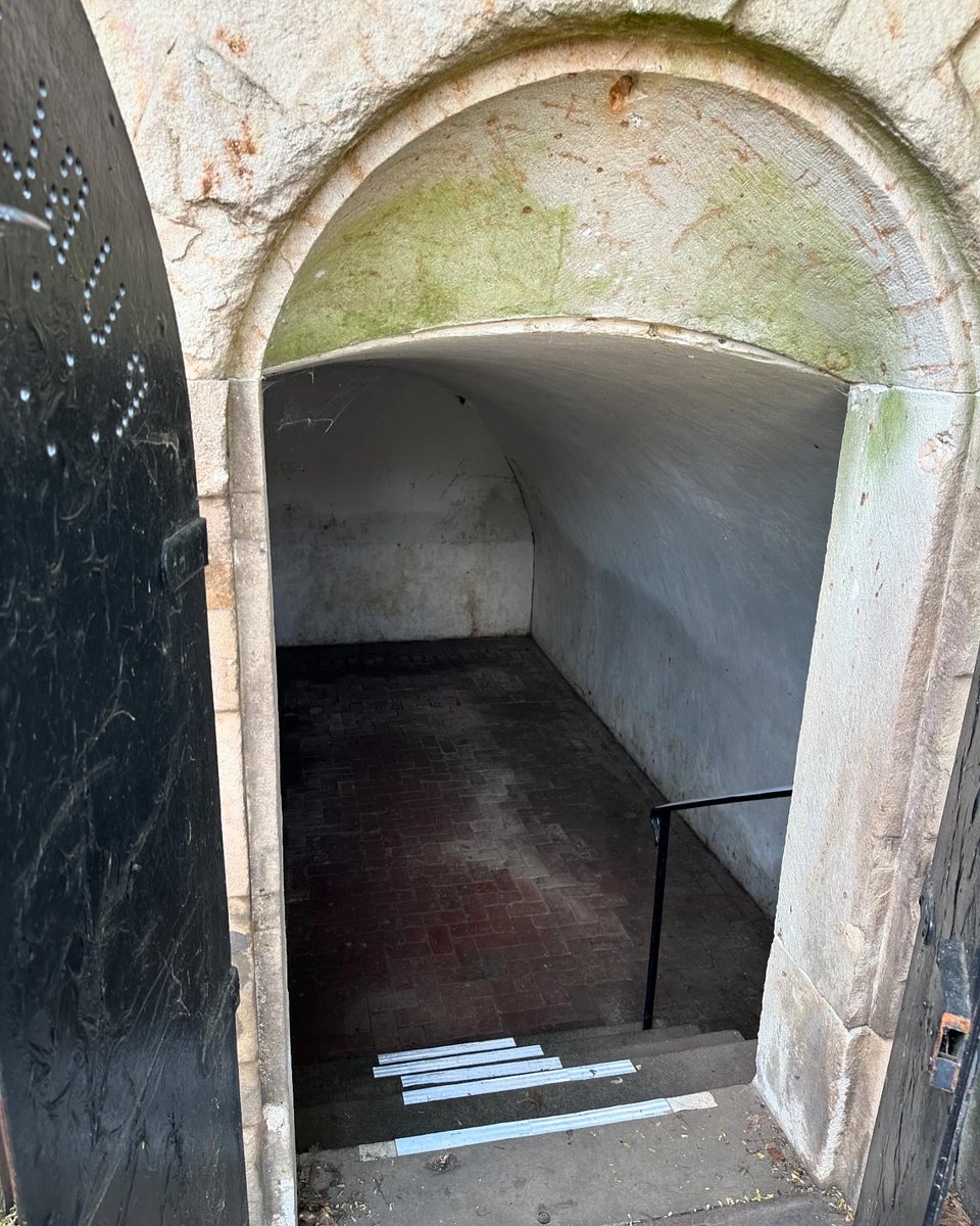PresidentsVisit's tweet image. Congressional Cemetery’s Public Vault, temporary resting place for John Quincy Adams, William Henry Harrison, and Zachary Taylor 🪦🦅🇺🇸🏛️

Check out “John Quincy Adams’ Tomb”! visitingthepresidents.com/2024/04/09/sea…

#JohnQuincyAdams #WilliamHenryHarrison #ZacharyTaylor #CongressionalCemetery