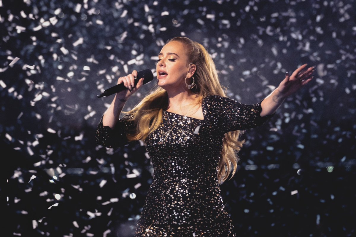 Adele's tweet image. Munich Night 8