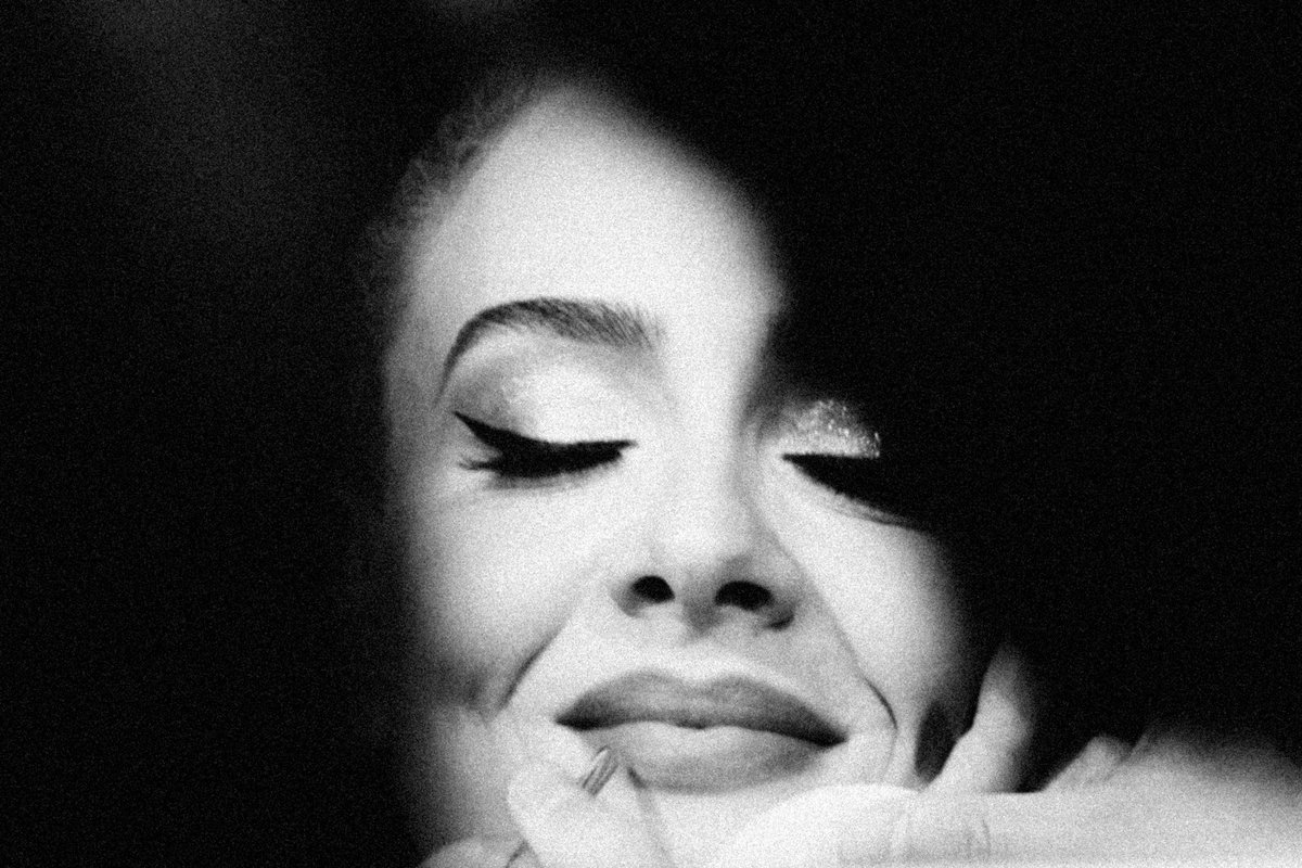 Adele's tweet image. Munich Night 8