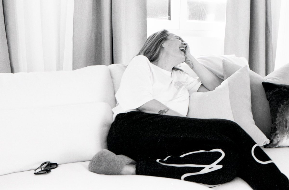 Adele's tweet image. 