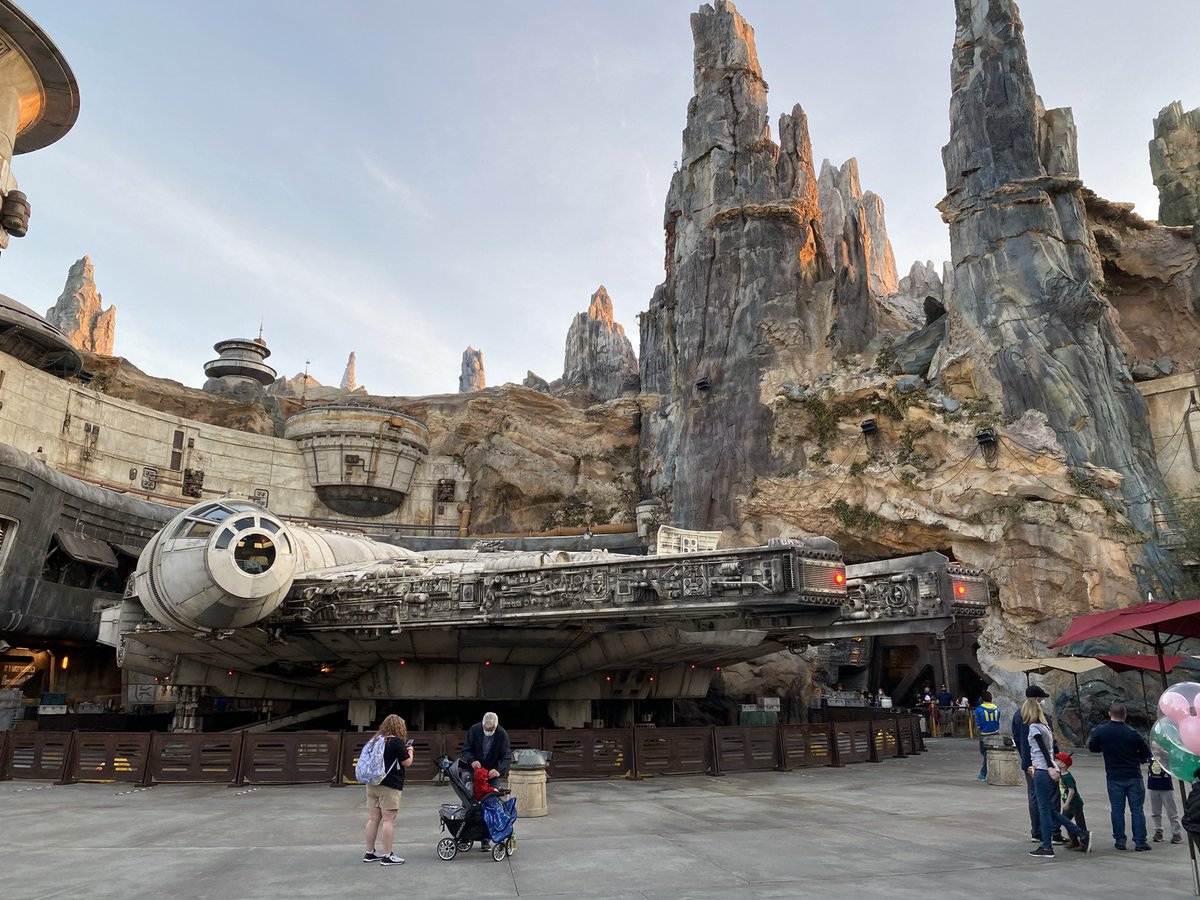 fat_while's tweet image. The picture my phone AI featured today:  January 19, 2021. #photomyphonepicked #hollywoodstudios