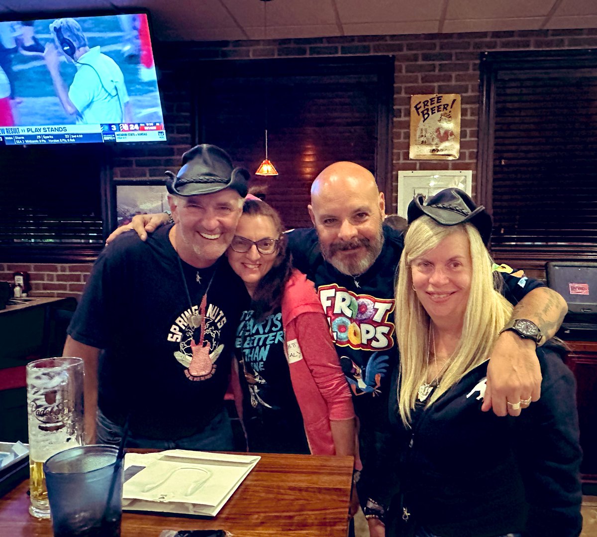 BDoltri's tweet photo. Hey, @SpringNuts_ !!!
I would give my right testicle to be there with you. (Semi Quote)
But we'll see each other again soon…
See You at @seahearnow !!!
❤️🎸🇺🇸🎷🇮🇹❤️
@OutlawPeteNJ 
@outlawjerseygrl 
#FromItalyForBruce
#Serenade6
#Springsteen
#SpringsteenTour2024
#Springnuts https://t.co/tbhX7KaWwx