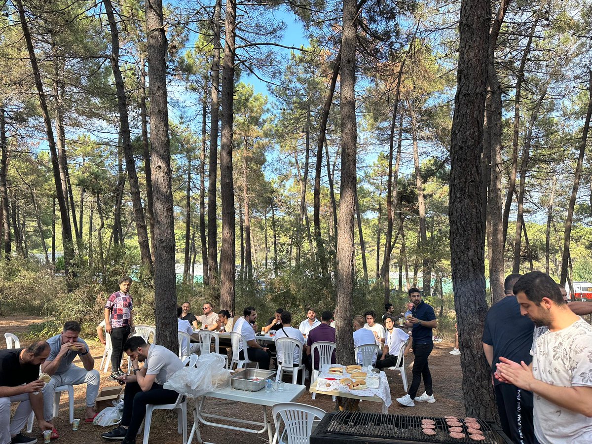 yeninesilder's tweet photo. Yeni Nesil Farkındalık Derneği olarak, Köfte Ekmek Şenliği Programımız kapsamında bir araya geldik. Katılımın yoğunluğu, ortamın samimiyeti programımıza ayrı bir değer kattı. Katılım sağlayan ve emeği geçen herkese teşekkür ederiz. 

#genç #genclik #öğrenci #eğlence #doğa https://t.co/vfnNR0FzmE