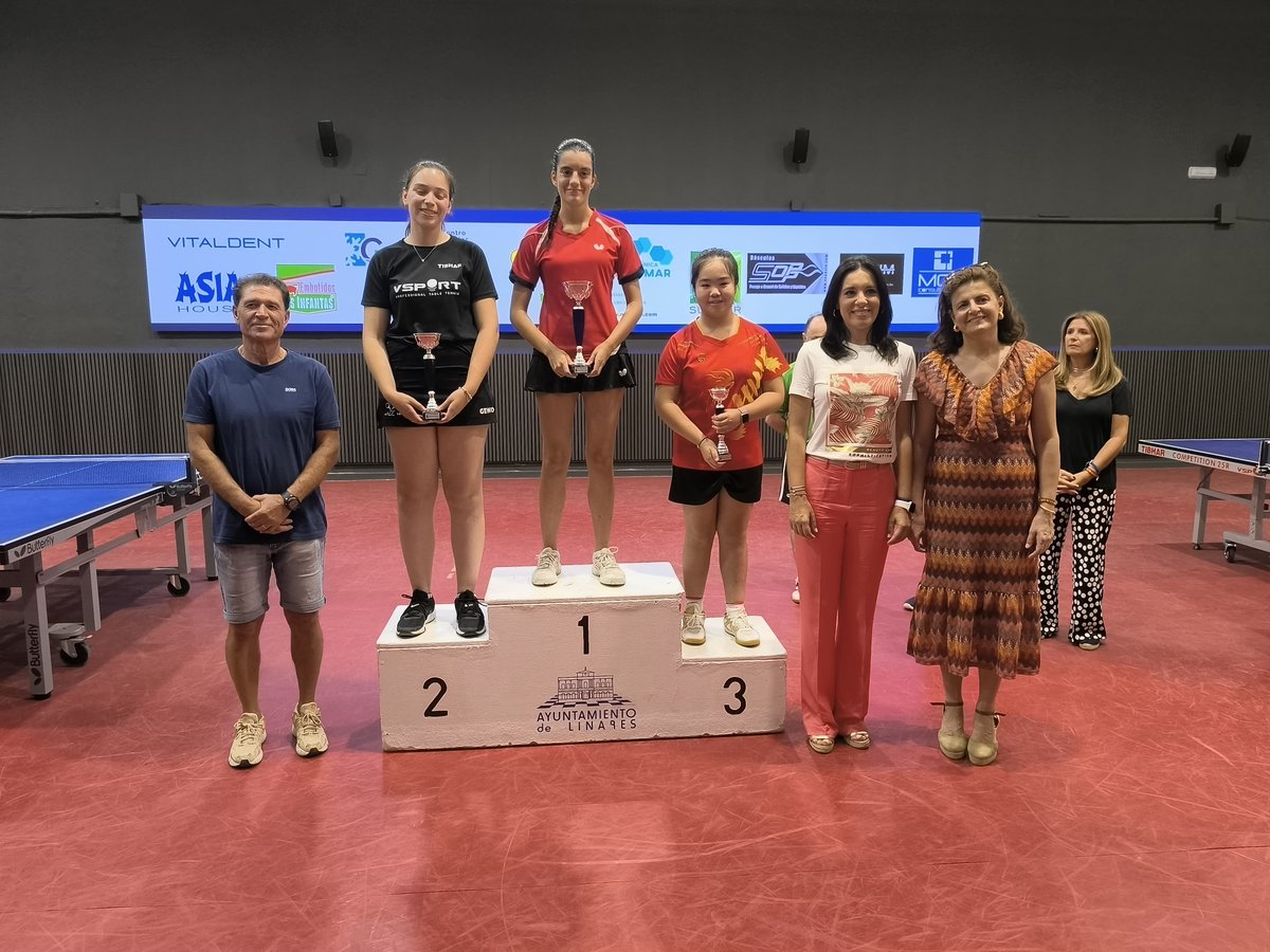 ⚪️ TROFEO TENIS DE MESA
Celebrado el XXXIX Trofeo San Agustín de Tenis de Mesa organizado por el <a href="/TM_Linares/">RCTM Linares</a>.

🔹 La alcaldesa, <a href="/auxidelolmo/">Auxi del Olmo</a>, y otros representantes municipales han participado en la entrega de trofeos de esta competición y ha felicitado a los premiados.