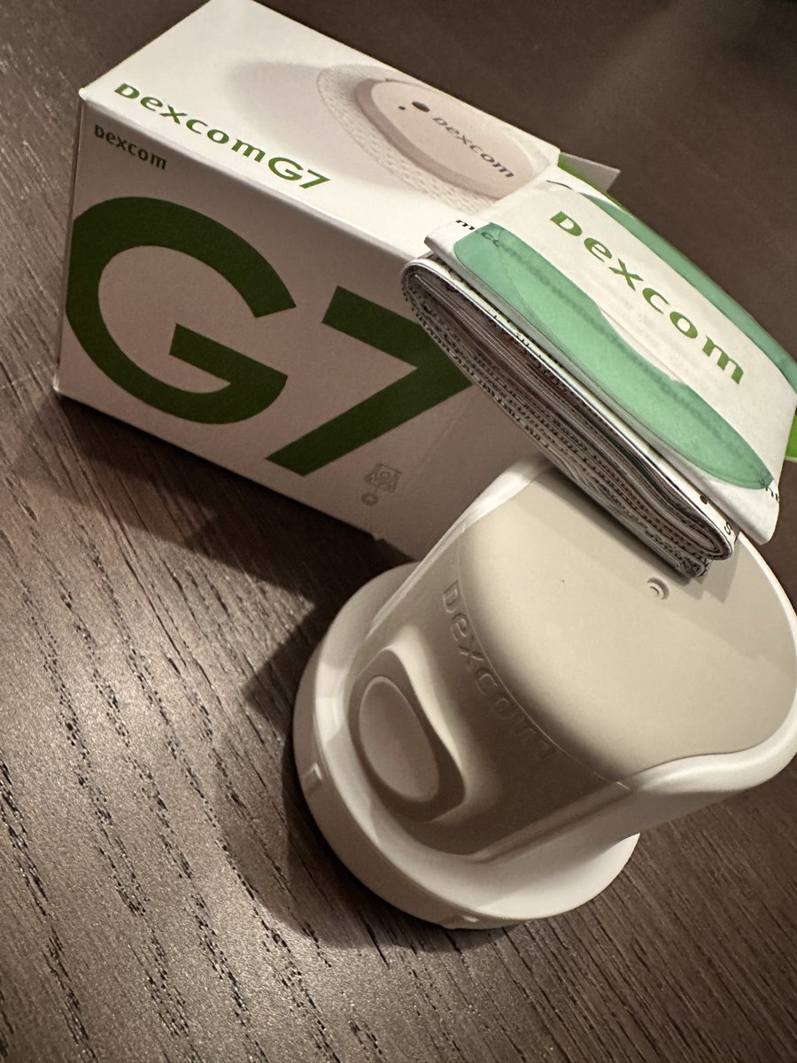 signorina37H's tweet photo. Oggi proviamo il @dexcom #G7.
A parte il papiro delle istruzioni, non ha grosse differenze dal #FreeStyleLibre3 nell'applicazione.
Pro:
• startup 30 minuti
• dashboard più completa
• integrazione attività in dashboard
• misurazione su orologio
Contro:
• scan QR per startup (evvabbè)
• patch adesivo meno sticky
• dura 10 giorni contro i 14 di Libre