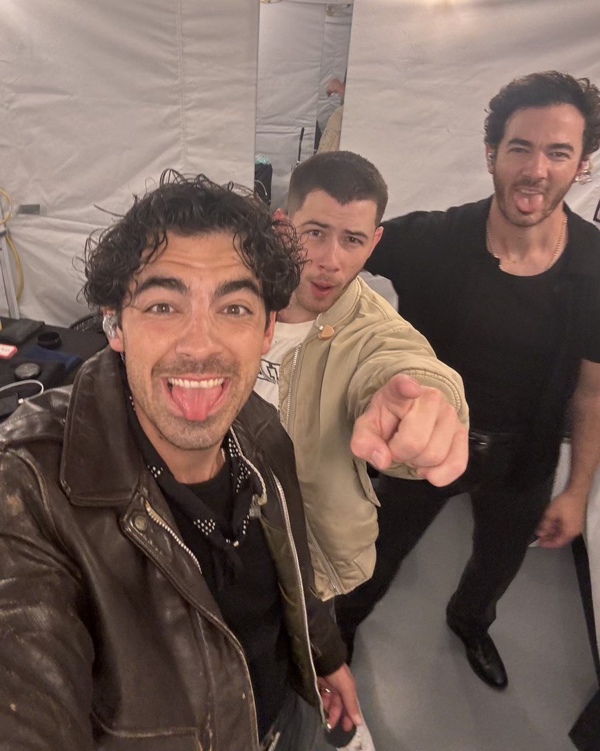 We love you Monterrey 🫵❤️ Let’s do it again tonight!!!