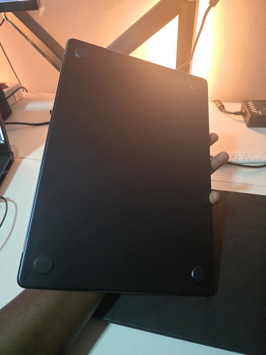 soulpee's tweet photo. Thread Available 

Slightly used (< 1 month old )
Apple MacBook Air M3 15 inches 
512GB SSD 16GB Ram 
Space black 
Battery health 100% 
Cycle count 8 
No box but comes with all accessories 
Price - GHS 16,700 https://t.co/saS3Jt3mX5