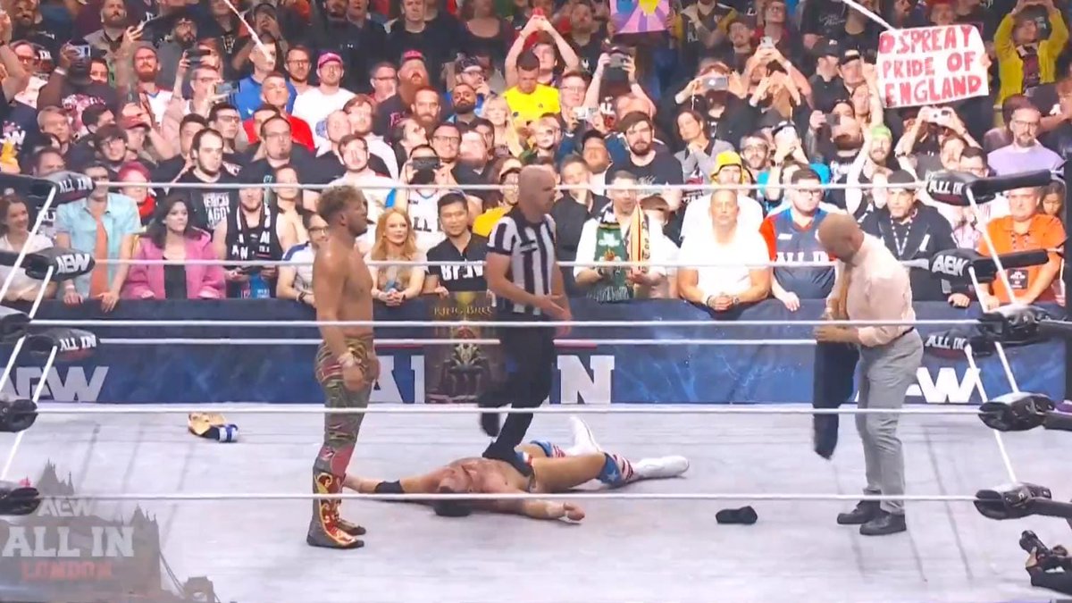 #AEWAllInLondon Referee passes from MJF stomach