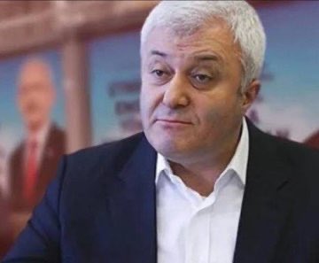 Bu züppeden nefret eden
100 bin kişi arıyorum…