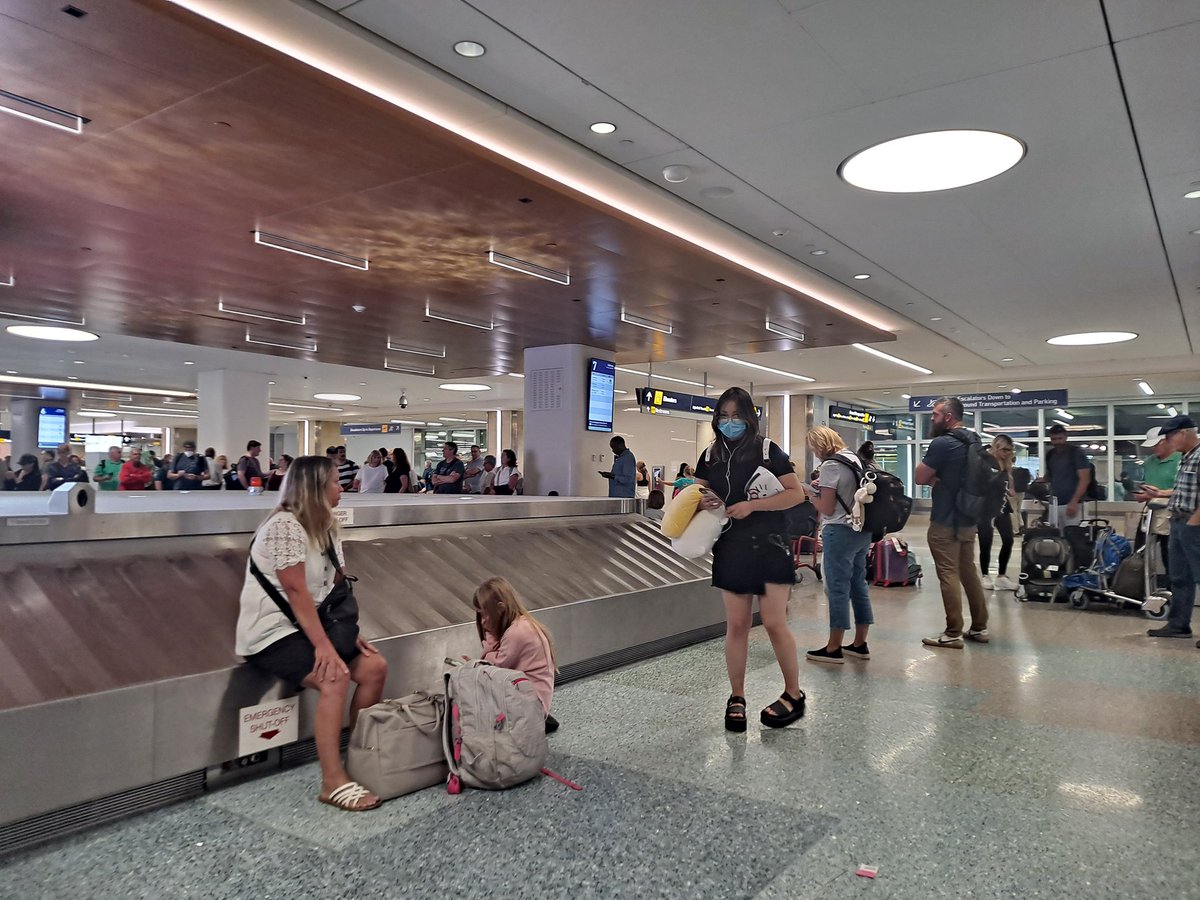 Heya <a href="/Delta/">Delta</a>. Been waiting over an hour for our luggage. This is the worst carousel ride ever #MNStateFair