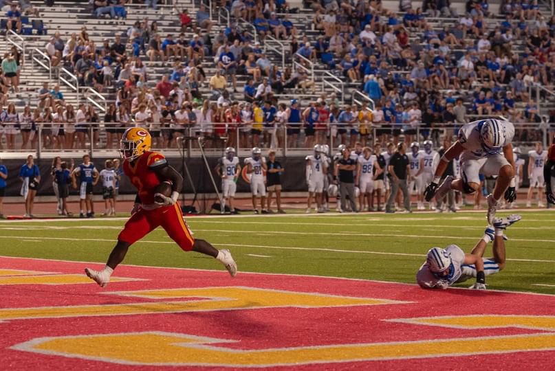 CoreyWatkins__'s tweet image. Some clips from Friday game. Starting the Season 2-0. Job not finished! 
@CCGladsFootball @ClarkeCentral1 @NEGARecruits @BCpipeline @ChadSimmons_ @DavidPerno @CoachEdwards70 @n_parrott478 @RecruitGeorgia