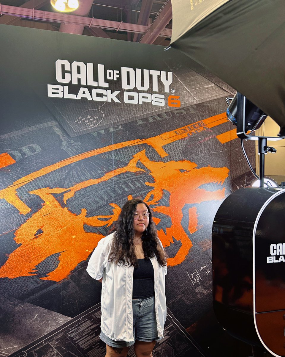 naomilasagna's tweet photo. put me in coach🔫
@xboxcanada with the dope photo opps at fan expo this year! go get xbox gamepass 😊 it’s the best value of games for gamers and black ops 6 is releasing day one on gamepass 👏🏽 #BlackOps6 #xboxcanada #fanexpocanada https://t.co/o8mmoK4OEC