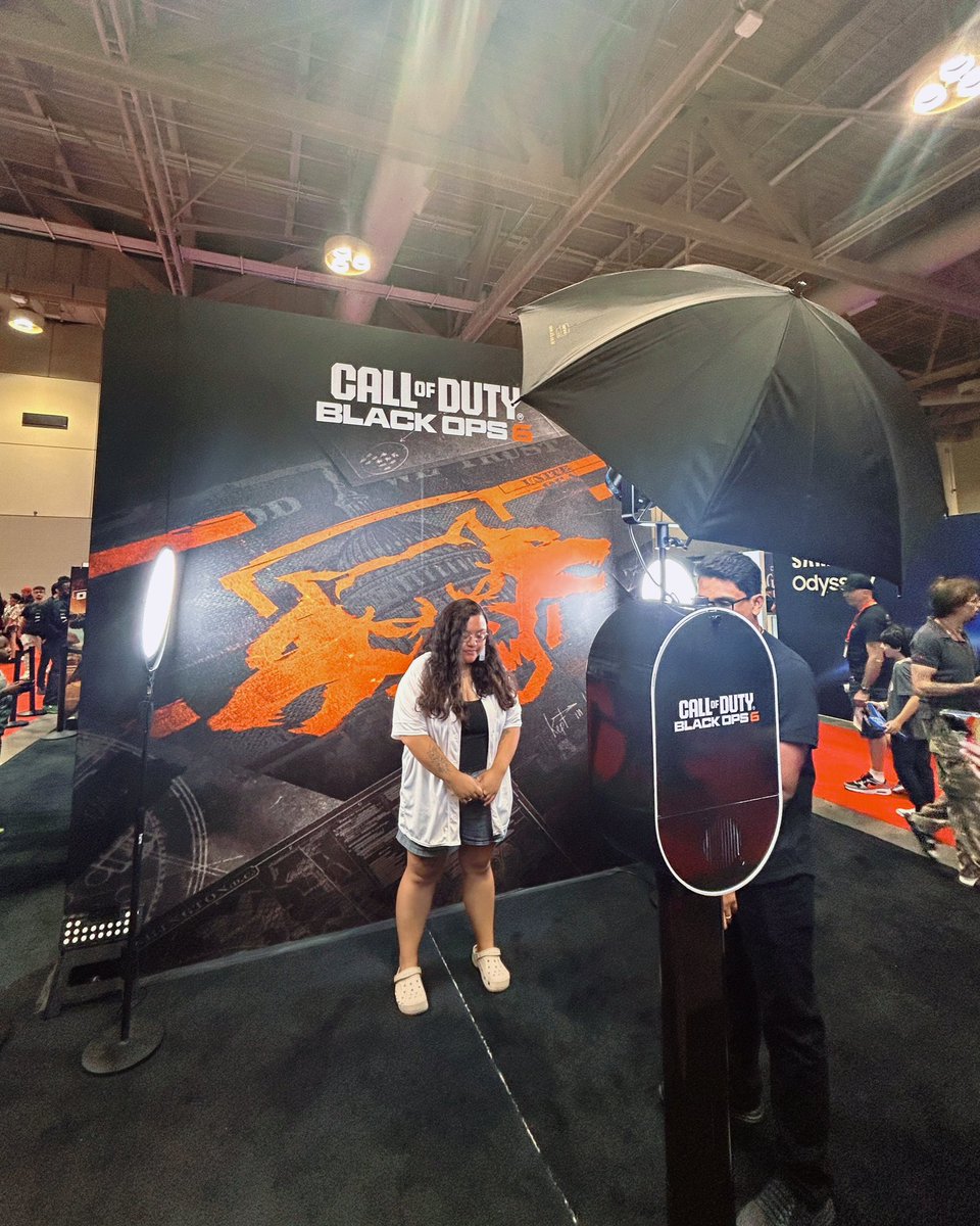 naomilasagna's tweet photo. put me in coach🔫
@xboxcanada with the dope photo opps at fan expo this year! go get xbox gamepass 😊 it’s the best value of games for gamers and black ops 6 is releasing day one on gamepass 👏🏽 #BlackOps6 #xboxcanada #fanexpocanada https://t.co/o8mmoK4OEC