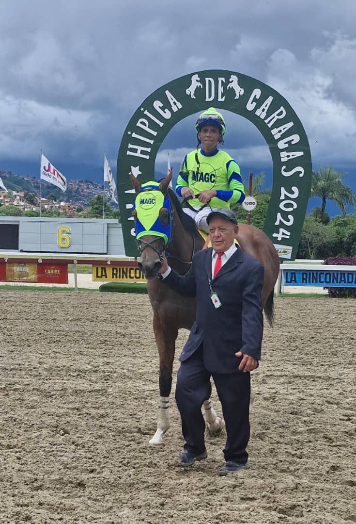 JOCKEYCLUB_VZLA's tweet photo. El potro Marco Antonio derrochó clase en su estreno y en el Clásico Gradisco (G2). Nacido y criado en Haras @Losamanesracing felicitaciones. Igualmente a todas sus conexiones. 📸 INH.
#LaRinconada #Hipismo 🏇🏆
#GalaHipicadeCaracas https://t.co/tj7y2W2o9E