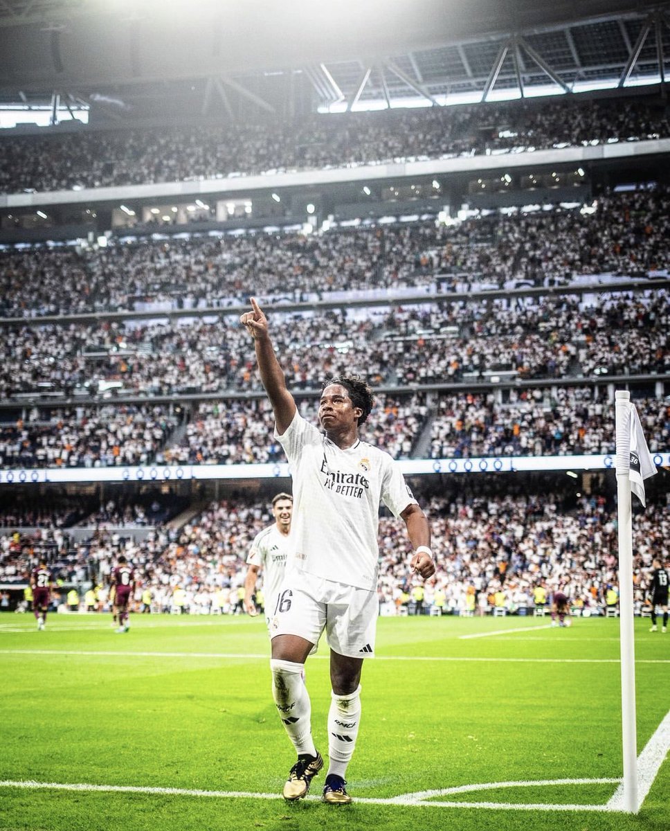 totalcristiano's tweet photo. This picture is COLD! 🥶 https://t.co/v9x7tY54Fj