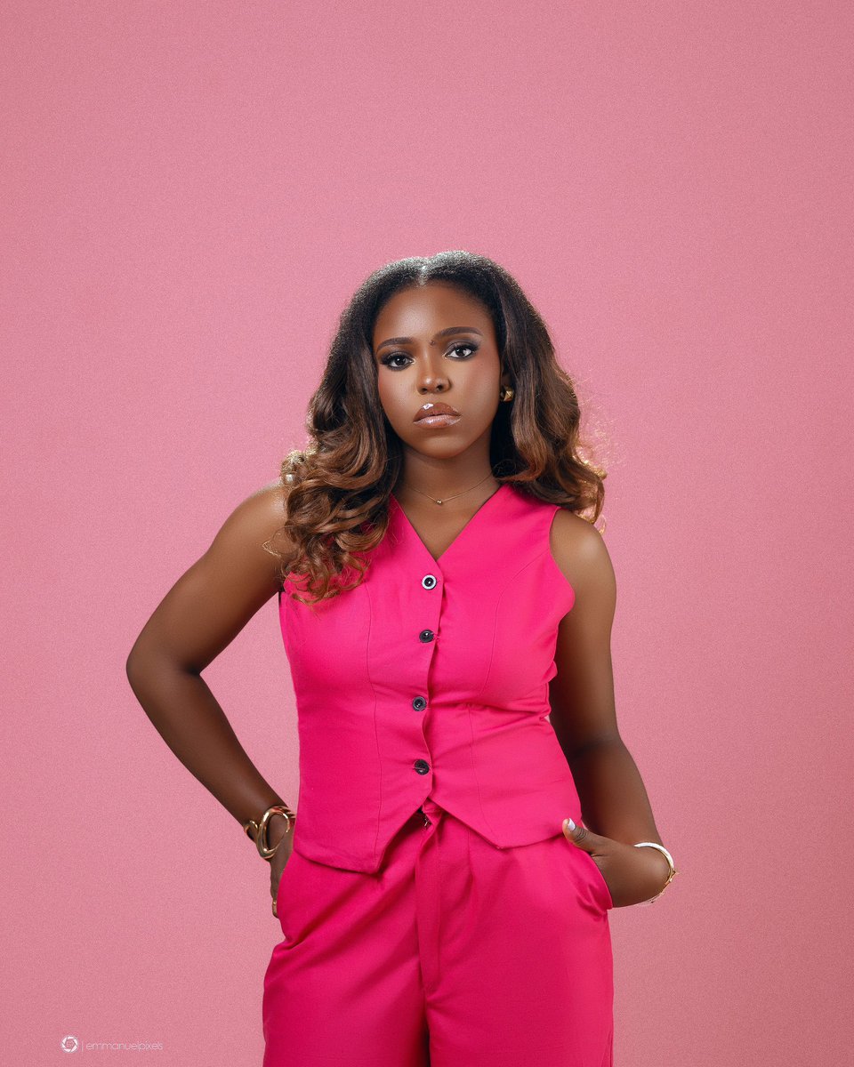 Epstudios_ng's tweet photo. Birthday portrait of NNEOMA DIKE
:
Forget the past; look forward to the future,
for the best things are yet to come.
💄: @debbie_dara
📸: @emmanuelpixels
#emmanuelpixels #photography #portrait https://t.co/Nlk04sac4e