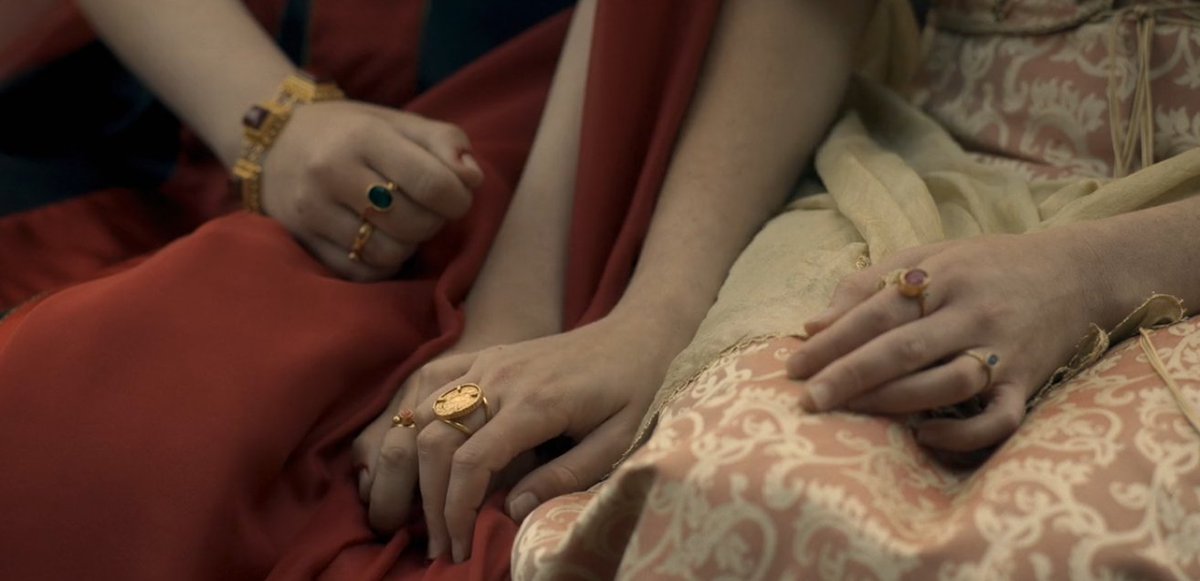 thanergy's tweet photo. even when alicent was young and could express her feelings, she had difficulty being direct. she can't say "i've missed you" but rhaenyra understands, she always did. 20 awful years later, alicent is even more closed up and rhaenyra won't understand unless it's spelled out to her https://t.co/q8xUtWt8O8