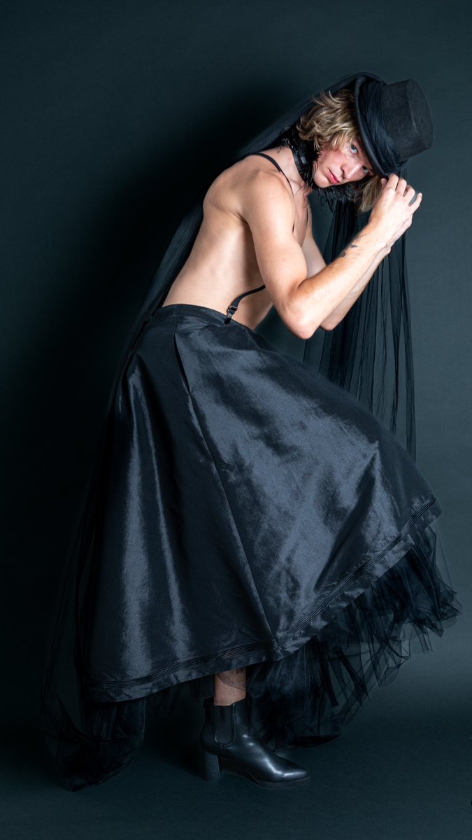 wilfredmarrero's tweet photo. DM me for details 

#Dmme #fashiondesigner #stylist #creativedirector #models #runwaydirector #coach #miami https://t.co/1p36Hw8Adi