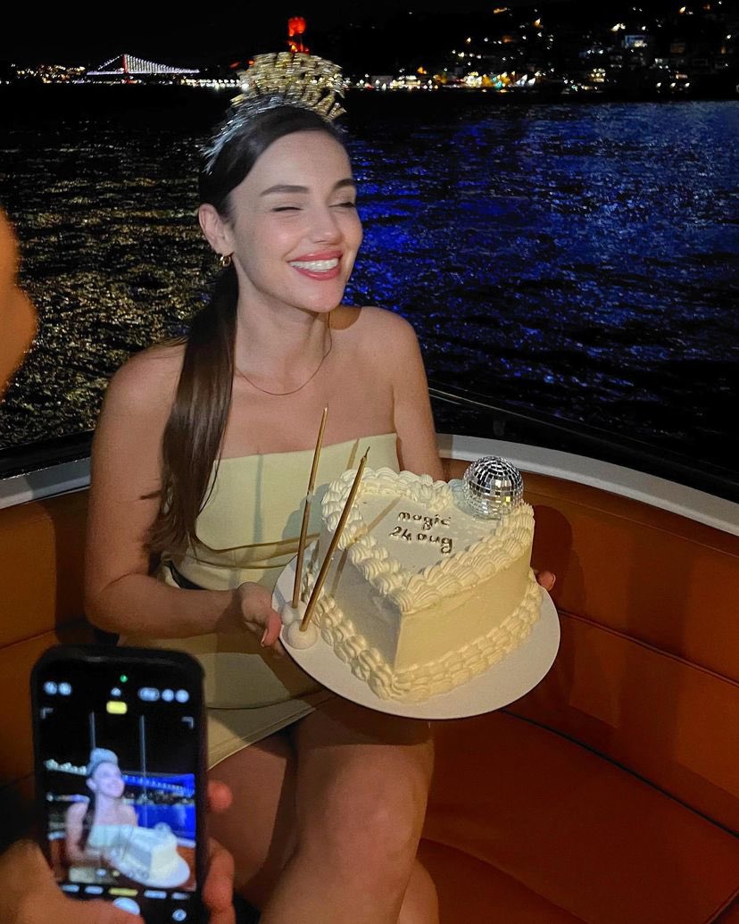 YagmurTEtkinlik's tweet photo. 📸 ‘ Yağmur Tanrısevsin instagram hesabından “ Yenilik ve güzelliklerle…🥳🎂🫶🏻🧚🏻🌟 ” notuyla doğum günü karelerini paylaştı…✨

#YağmurTanrısevsin - @tanrisevsin https://t.co/BngQowEIRf