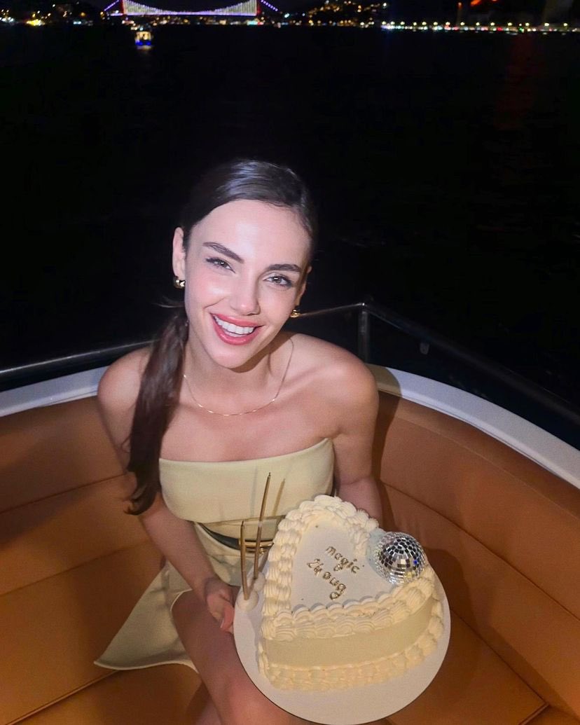 YagmurTEtkinlik's tweet photo. 📸 ‘ Yağmur Tanrısevsin instagram hesabından “ Yenilik ve güzelliklerle…🥳🎂🫶🏻🧚🏻🌟 ” notuyla doğum günü karelerini paylaştı…✨

#YağmurTanrısevsin - @tanrisevsin https://t.co/BngQowEIRf
