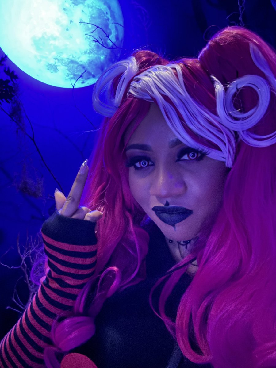 regalquin's tweet photo. I could eat you lot for breakfast 😈💋 #HazbinHotelVelvette #hazbinhotelcosplay https://t.co/x8Z6qrYh18