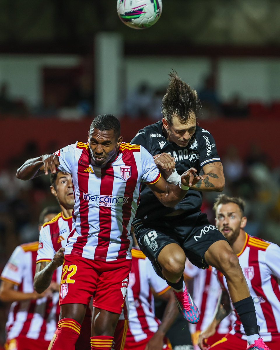 VitoriaSC1922's tweet photo. Não sabemos o que é desistir. Vamos à procura do golo, Conquistadores!
#EspíritoDeVitória • #LigaPortugal • #AVSVSC https://t.co/QGB7Vq15mK