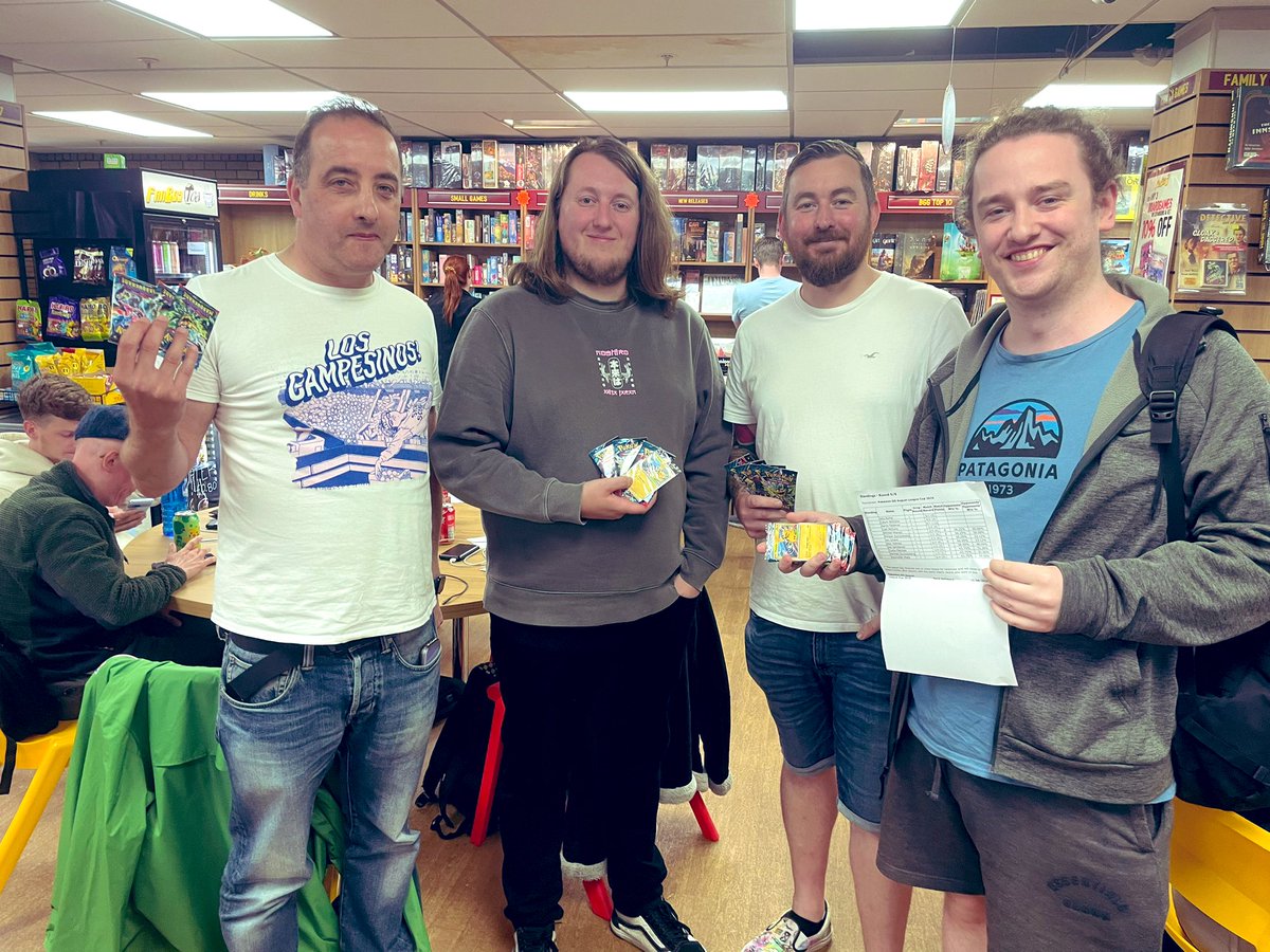 Adelli0n's tweet photo. 🐝 Manchester’s Q3 #PlayPokemon League Cup is complete, alongside our August #PokemonGO Local Challenge!

👑 WINNERS : SharkyKing (Cup) &amp; @Aerobubble666 (Challenge)

🙇‍♂️ Thanks to @Fan_Boy_Three for providing the prizes and space, and #TCG Prof @clong_tcg for helping me host! https://t.co/VyHyASsu0J