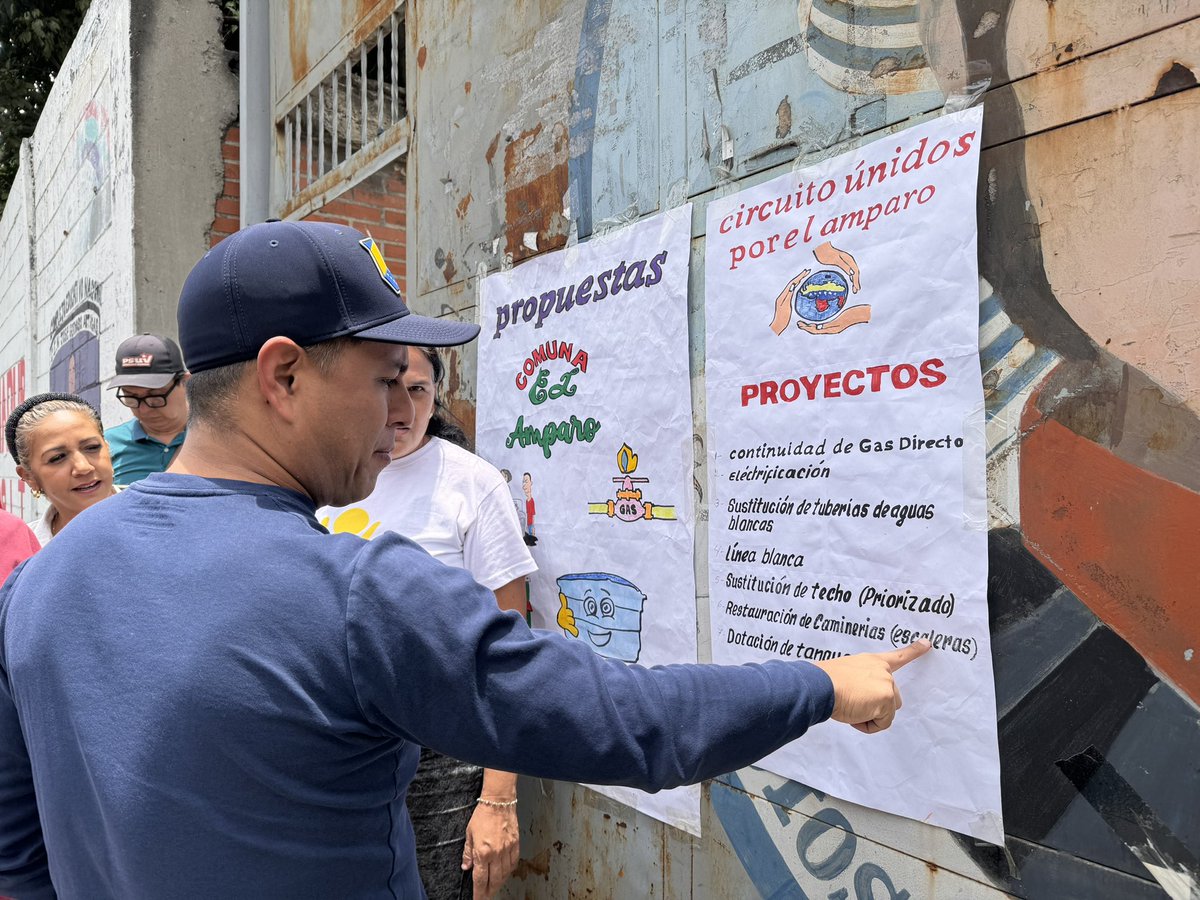 pinfantea's tweet photo. Creo profundamente en los poderes creadores del pueblo, como lo hacía el gran Aquiles Nazoa.

Contento de participar por segunda vez en la Consulta Popular Nacional 2024, en mi barrio El Amparo, en Catia.

¡Solo el pueblo salva al pueblo! ¡Apostando a esta nueva forma de hacer gobierno! 

¡Vamos todos a votar por nuestra comunidad! 🇻🇪