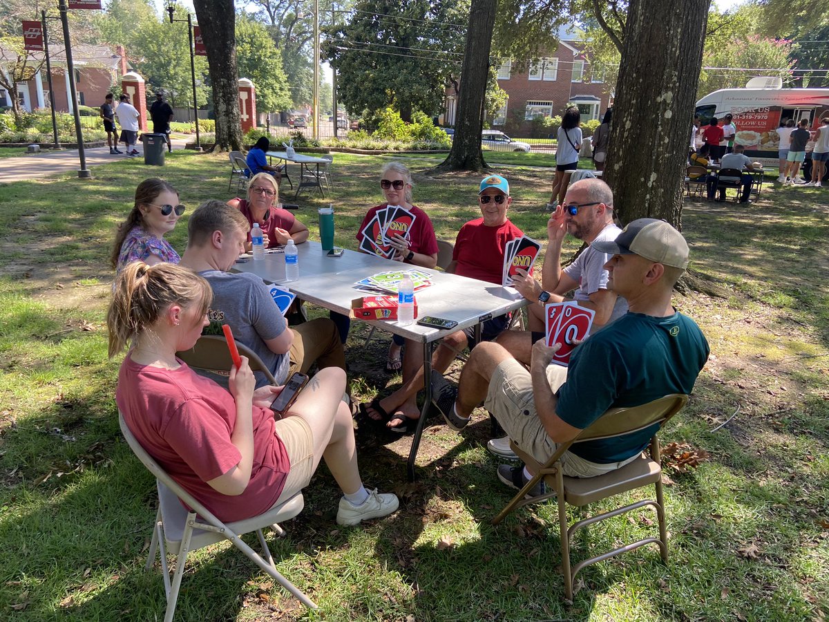 HendersonStateU's tweet photo. It’s Sunday Funday! Join us for food trucks, music, and games here on the South Lawn until 7 p.m. tonight. #WelcomeWeek24 https://t.co/HT7zSnE0gJ